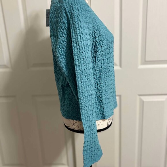 New Women's Textured Woven Blouse Color Undefined Almond Aegean Sea Crop Top - Picture 2 of 5